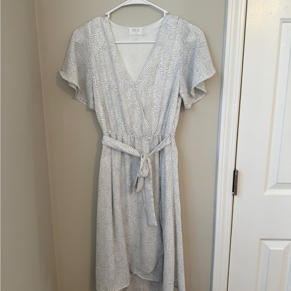 Elegant White Patterned Dress